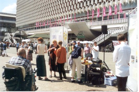 Aktionsveranstaltung auf dem Alexanderplatz 2002